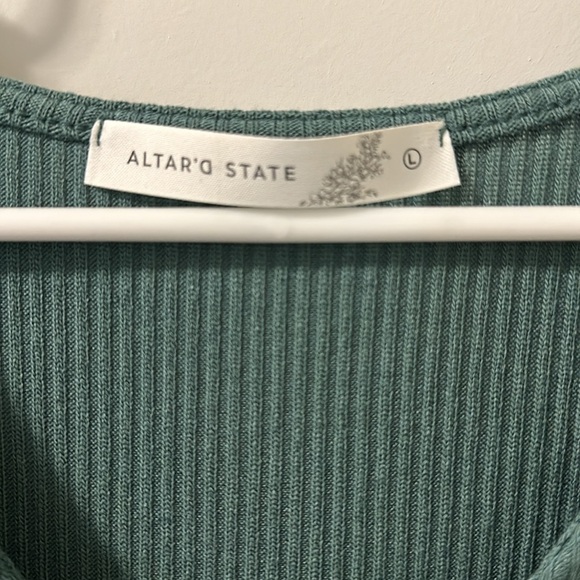 Cropped long sleeve top - Picture 2 of 2